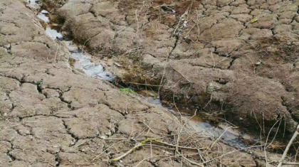 Infraestructura de acueducto en Colombia con fugas y sistemas de agua potable que requieren gestión sostenible y uso de nuevas tecnologías.